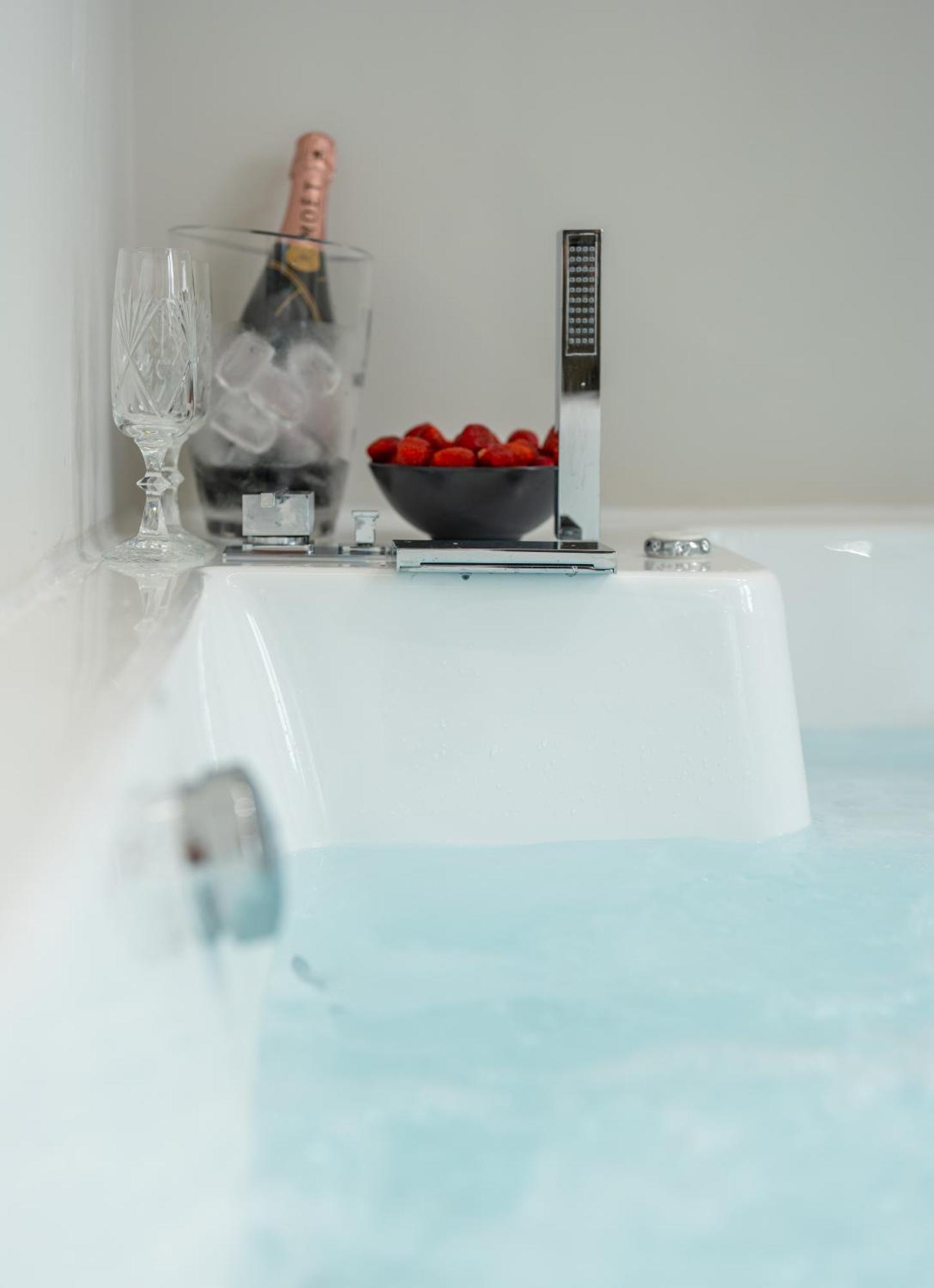 Derouse Othon Suite With Hydromassage Jacuzzi Αθήνα Εξωτερικό φωτογραφία