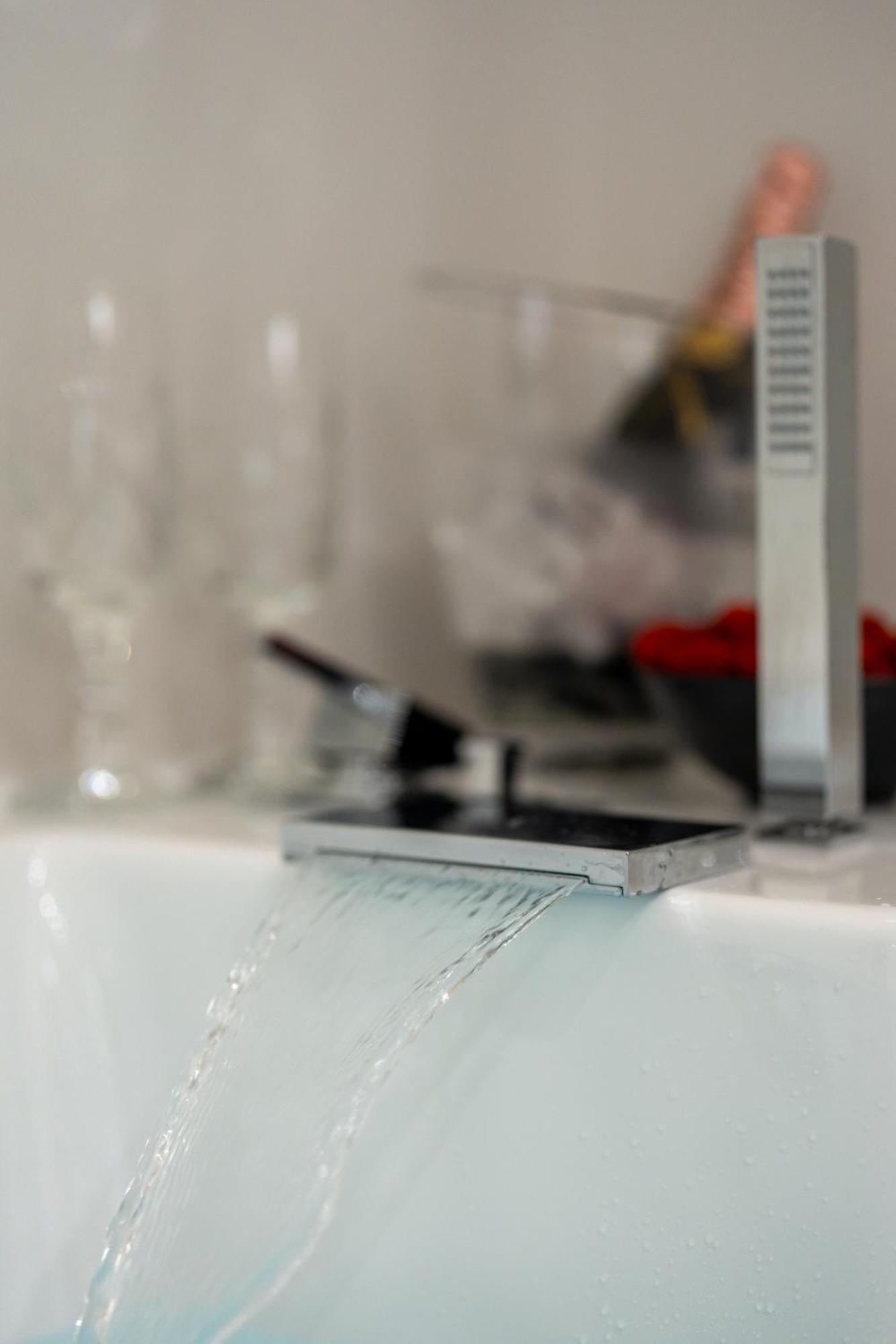 Derouse Othon Suite With Hydromassage Jacuzzi Αθήνα Εξωτερικό φωτογραφία